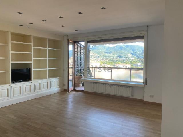 Appartamento in affitto di 110 m² in Viale Curio Dentato