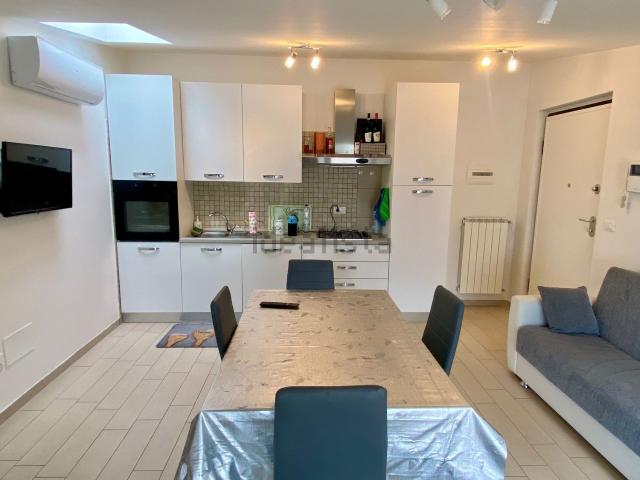 Appartamento in affitto di 110 m² in Viale Sandro Pertini, 8
