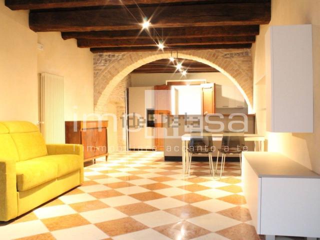 Appartamento in affitto di 110 m² in Piazza Mercato, 3