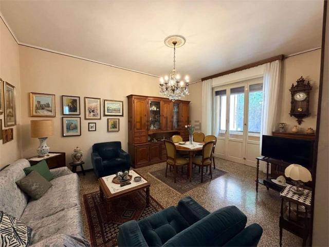 Appartamento in affitto di 110 m² in Piazza San Pietro in Ciel d&apos Oro, 7