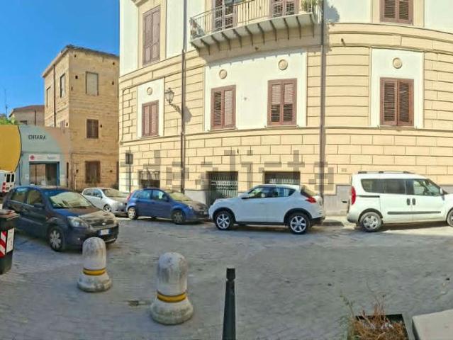 Appartamento in affitto di 110 m² in Piazza Santa Chiara, 9