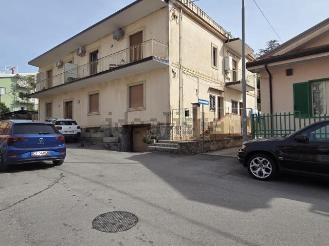 Appartamento in affitto di 111 m² in Via Cesare Battisti