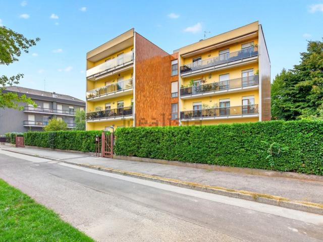 Appartamento in affitto di 111 m² in Via Eliseo Vismara, 11