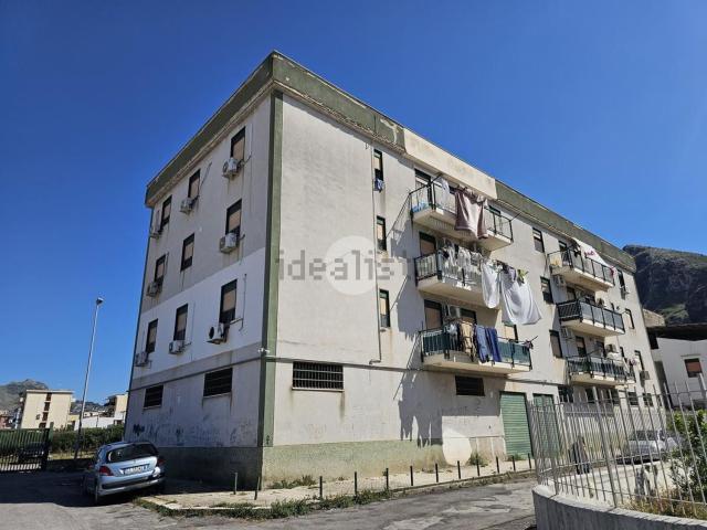 Appartamento in affitto di 111 m² in Via Nicola da Napoli, 3
