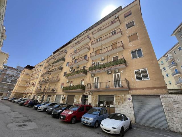 Appartamento in affitto di 111 m² in Via Pasquale Tarantino, 32