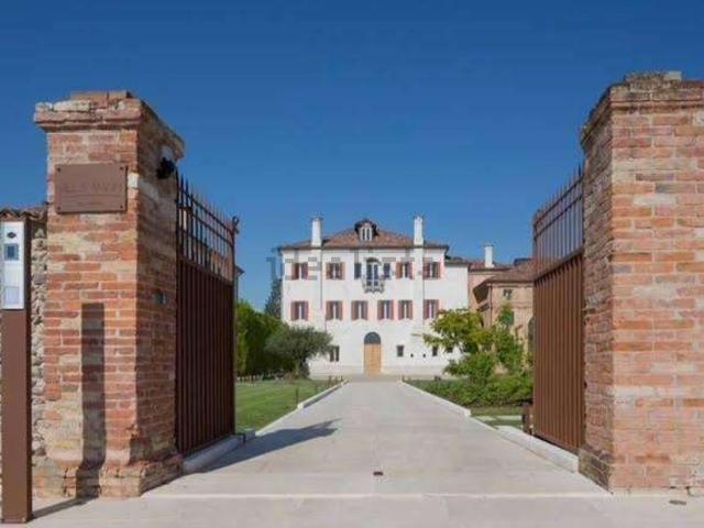 Appartamento in affitto di 112 m² in Via Contrada, 1