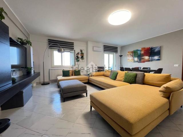 Appartamento in affitto di 112 m² in Via Gemma D&apos Oro, 55
