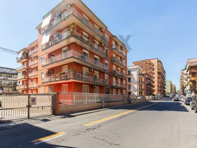 Appartamento in affitto di 112 m² in Via Francesco Fusco, 12
