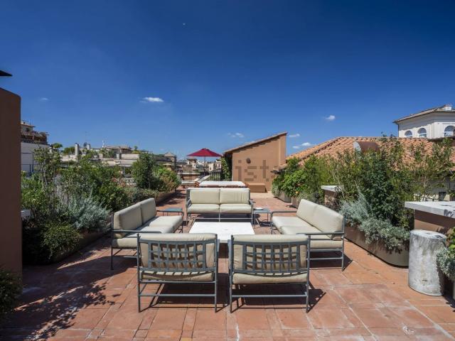 Appartamento in affitto di 112 m² in Via Frattina