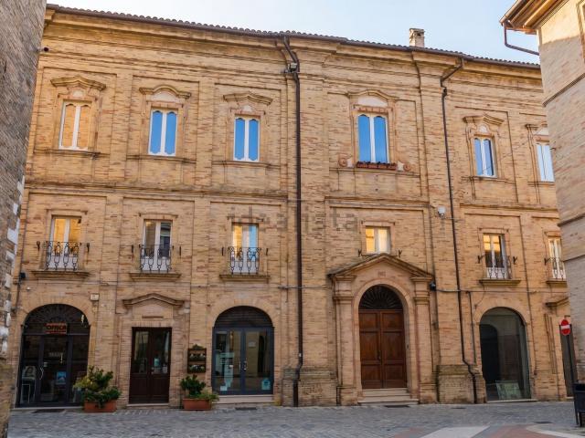 Appartamento in affitto di 112 m² in Corso Persiani, 7