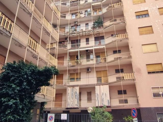 Appartamento in affitto di 113 m² in Via Centuripe, 2