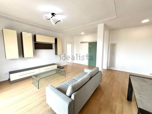 Appartamento in affitto di 113 m² in Via Stradelle, 20
