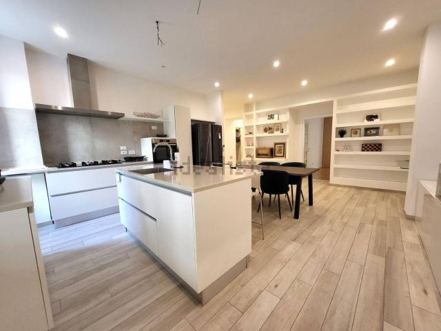 Appartamento in affitto di 114 m² in Via Giovanni Pascoli, 5