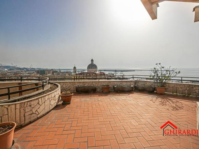 Appartamento in affitto di 114 m² in Via Martiri della Libertà, 1