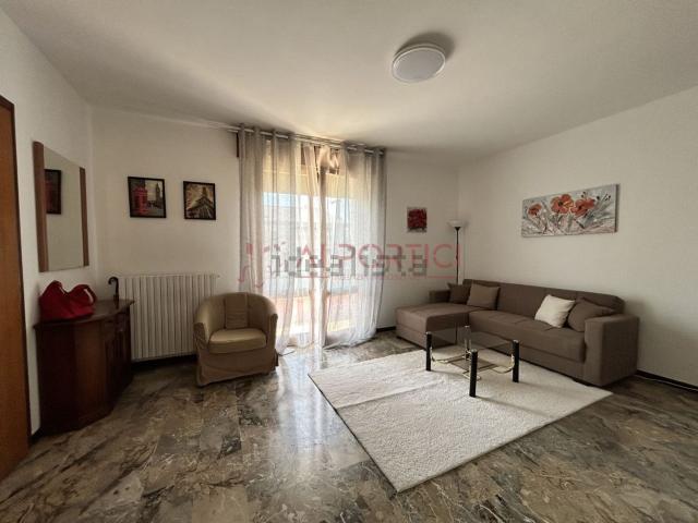 Appartamento in affitto di 114 m² in Via Porto Superiore