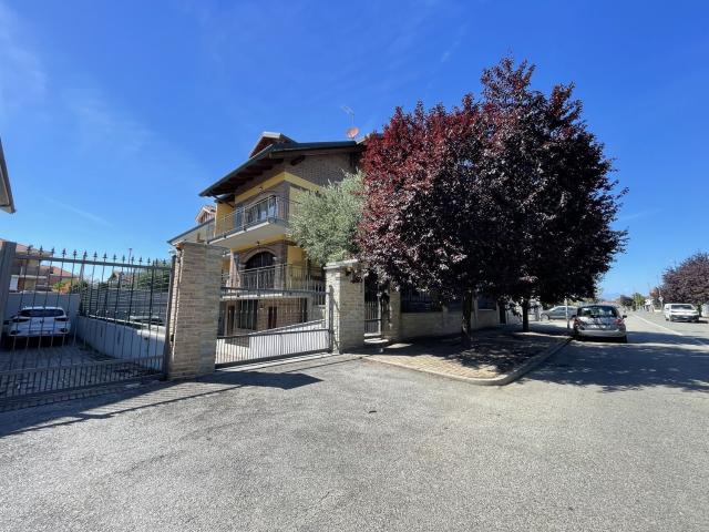 Appartamento in affitto di 114 m² in Via Udine, 52