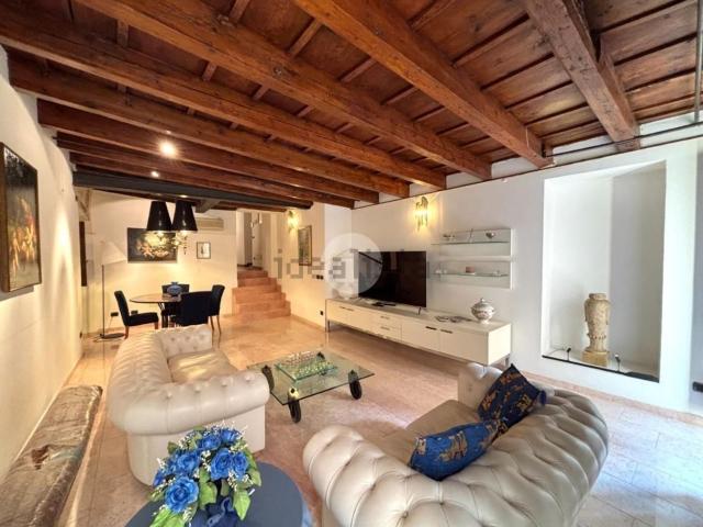 Appartamento in affitto di 115 m² in Via Cappello, 1