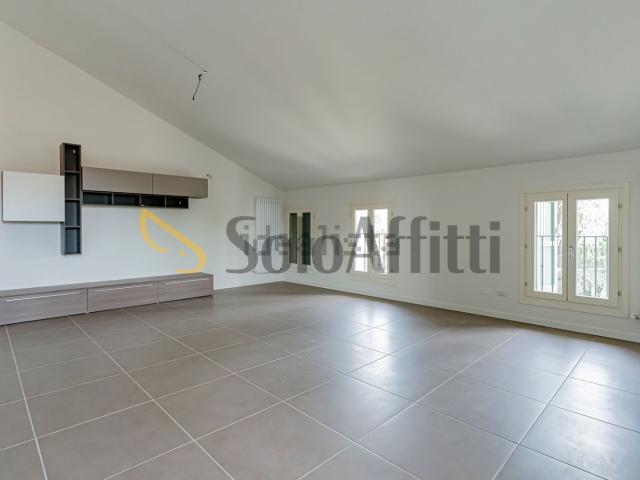Appartamento in affitto di 115 m² in Via Gino Ferretti
