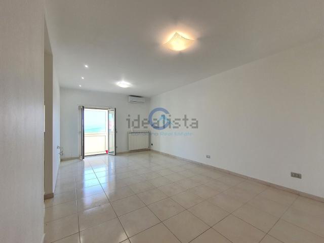 Appartamento in affitto di 115 m² in Via Domenico Marincola Pistoia, 115