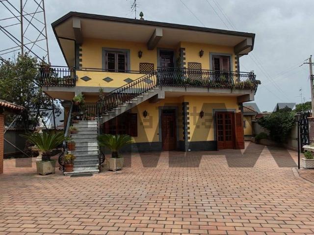 Appartamento in affitto di 115 m² in Via Fisichelli, 47