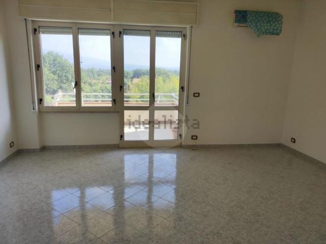 Appartamento in affitto di 115 m² in Via Francesco Baracca, 346