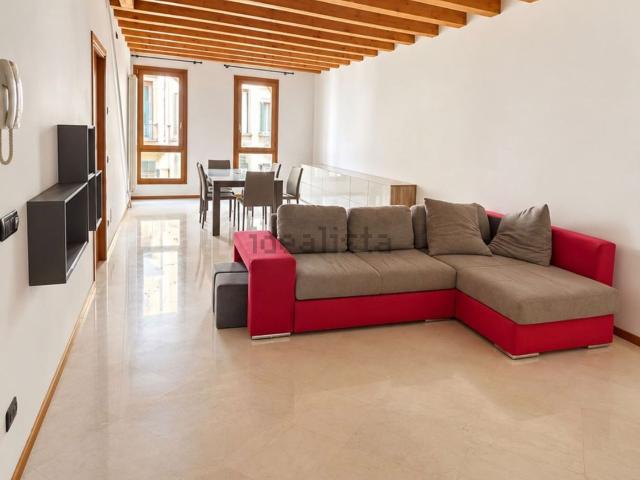 Appartamento in affitto di 115 m² in Via San Nicolò, 3