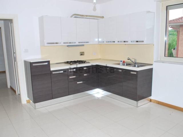 Appartamento in affitto di 115 m² in Via Provinciale, 10
