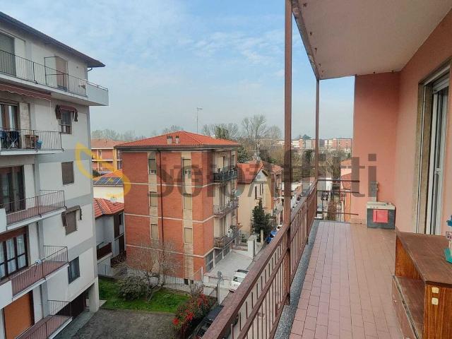 Appartamento in affitto di 115 m² in Via Teo Lambri, 9