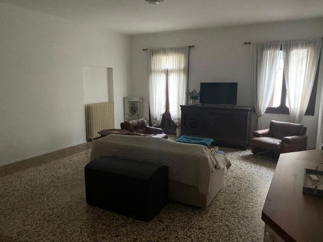 Appartamento in affitto di 115 m² in Corso San Felice Fortunato