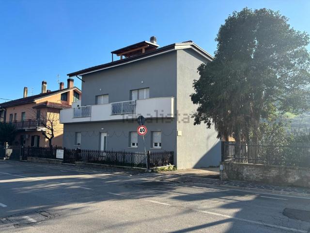 Appartamento in affitto di 116 m² in Via Cona, 195