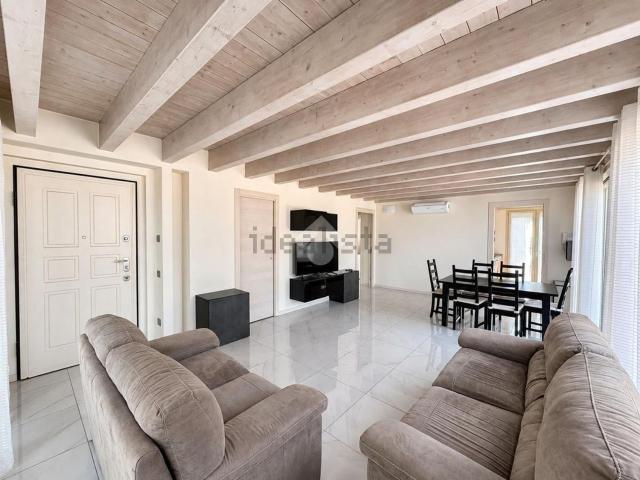 Appartamento in affitto di 116 m² in Via Damiano Chiesa, 4