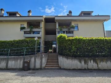 Appartamento in affitto di 117 m² in Via dei Meli