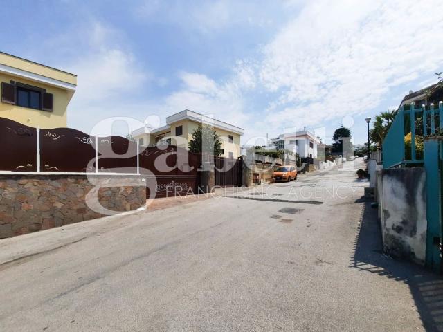 Appartamento in affitto di 117 m² in Via Montenuovo Licola Patria