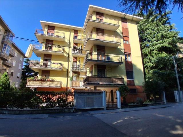 Appartamento in affitto di 118 m² in Via Domenico Meschinelli, 15
