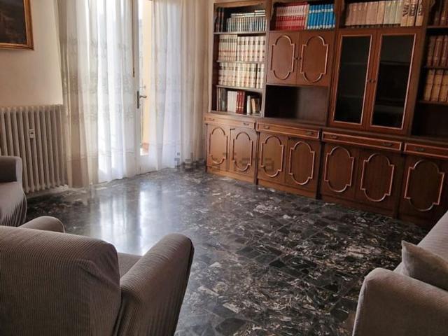 Appartamento in affitto di 118 m² in Via di Tiglio, 548