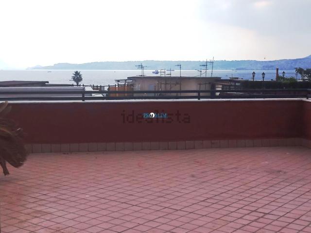 Appartamento in affitto di 118 m² in Via Emanuele Gianturco, 21