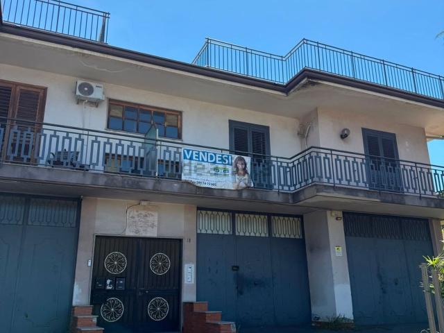 Appartamento in affitto di 118 m² in Via Puglia, 18