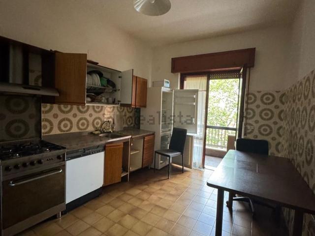 Appartamento in affitto di 118 m² in Via XVI Giugno 1944, 7
