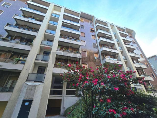 Appartamento in affitto di 118 m² in Viale Giovanni Suzzani, 8