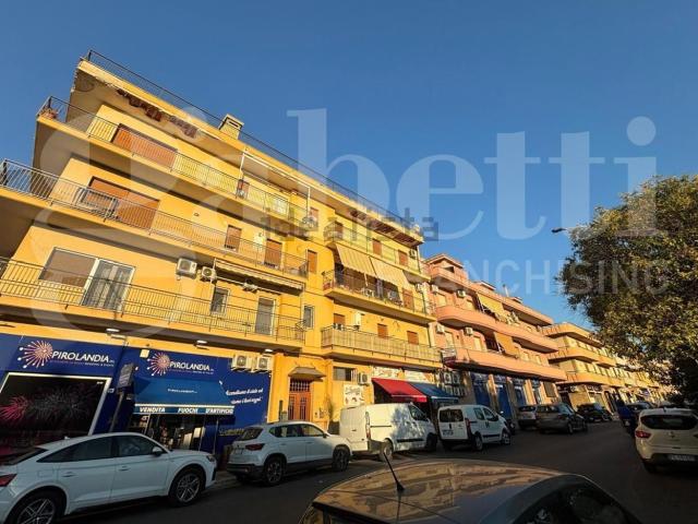 Appartamento in affitto di 119 m² in Via Capitano Emanuele Basile, 65
