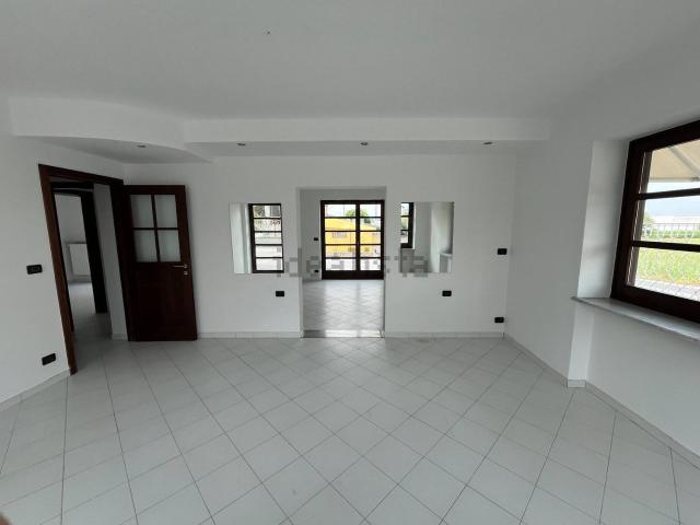 Appartamento in affitto di 119 m² in Via Cervasca, 1