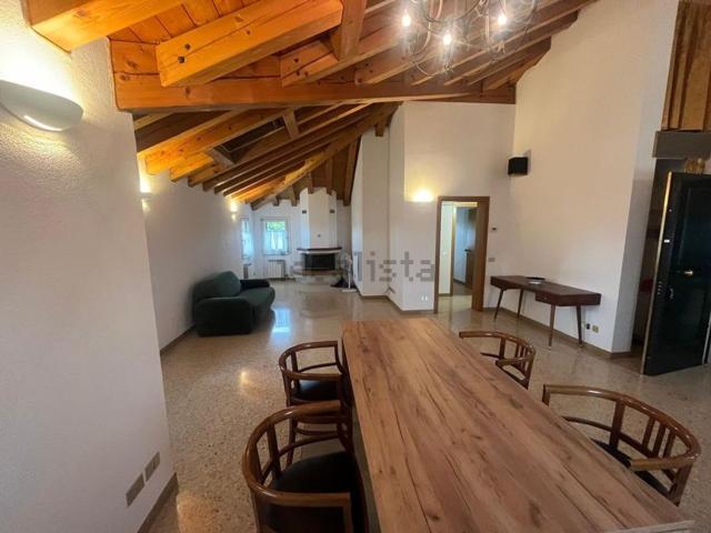 Appartamento in affitto di 119 m² in Via Damiano Chiesa