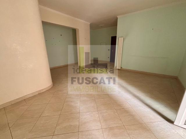Appartamento in affitto di 119 m² in Via Napoli, 251