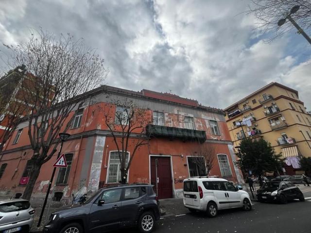 Appartamento in affitto di 450 m² in Piazza Luigi Poderico