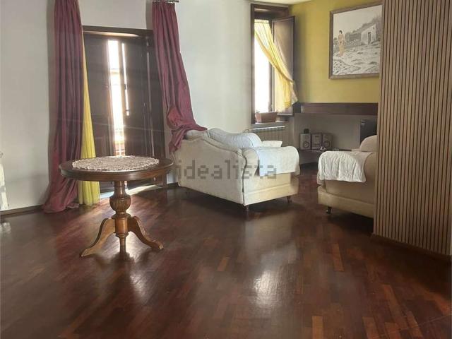 Appartamento in affitto di 120 m² in Via Vincenzo Mirabella