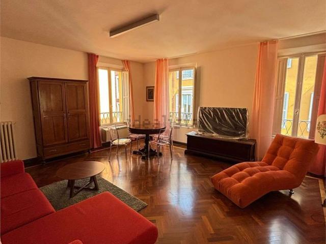 Appartamento in affitto di 120 m² in Via Castellaro