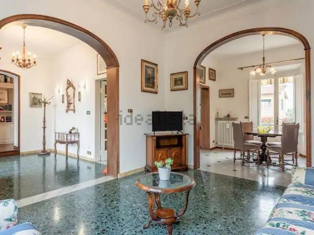 Appartamento in affitto di 120 m² in Via Castruccio Buonamici