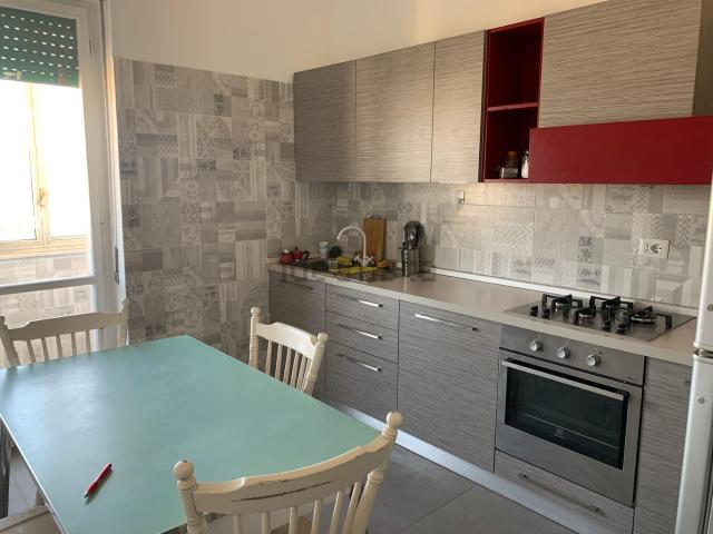 Appartamento in affitto di 120 m² in Via Angelo Zuccarelli
