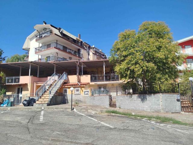 Appartamento in affitto di 120 m² in Via Alessandro il Molosso, 8