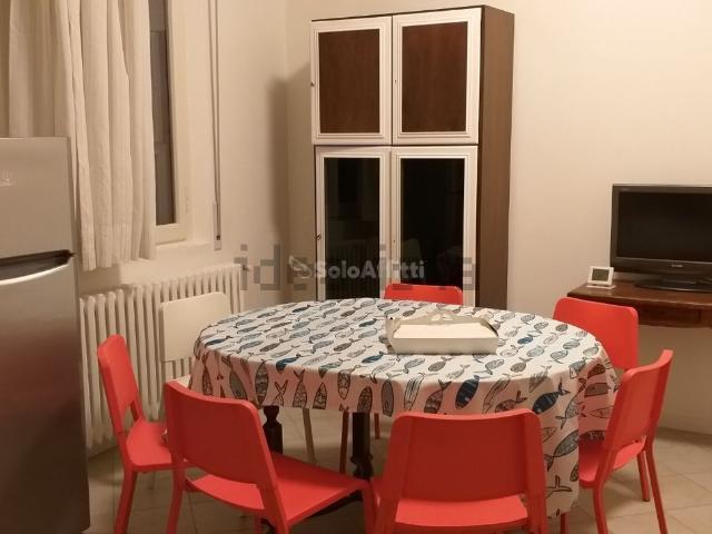Appartamento in affitto di 120 m² in Via Alfredo Testoni